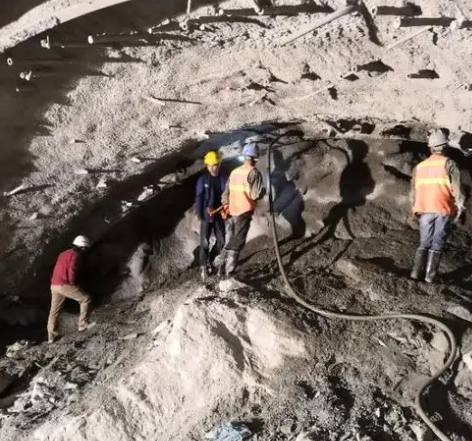 石景山拱顶带模注浆料的施工流程及注意事项